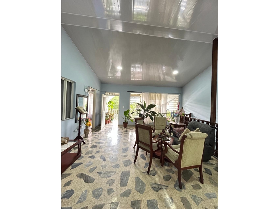 SE VENDE CASA BIFAMILIAR BARRIO SAJONIA TULU