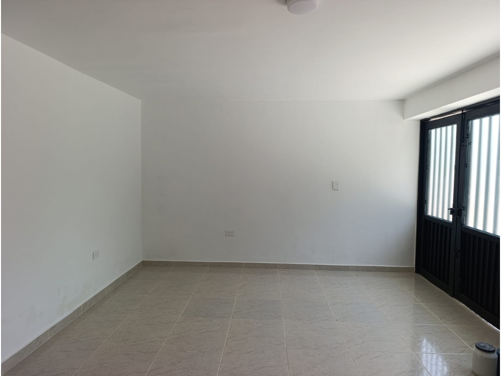 SE VENDE CASA DE UN PISO CON PLANCHA EN EL BARRIO LA CAMPIÑA TULUÁ — foto 3