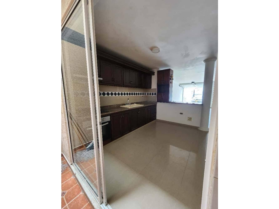 SE VENDE CASA DE 3 PISOS UNIFAMILIAR EN EL BARRIO NUEVO PRINCIPE — foto 3