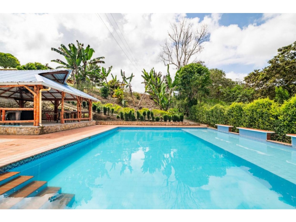 SE VENDE CASA CAMPESTRE EN LA CUMBRE ÁREA 9.900 M2 - 3