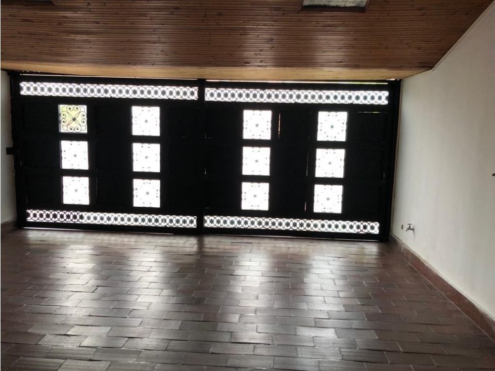 SE VENDE CASA UNIFAMILIAR BARRIO SAJONIA TULUÁ VALLE.