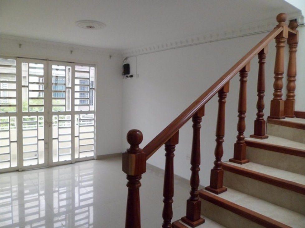 SE VENDE CASA EN EL BARRIO BUENOS AIRES 3 PISOS UNIFAMILIAR TULUÁ