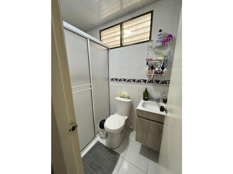 SE VENDE CASA BIFAMILIAR BARRIO SAJONIA TULU — foto 4