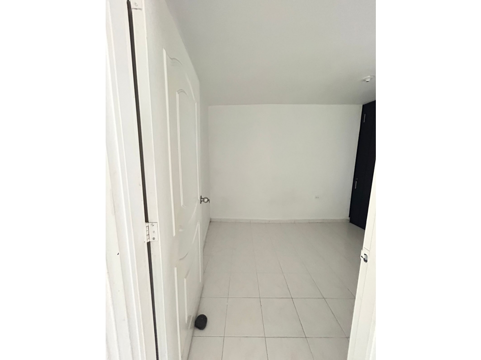 SE ARRIENDA CASA TRES PISOS UNIFAMILIAR BARRIO MIRAFLORES TULUÁ — foto 4