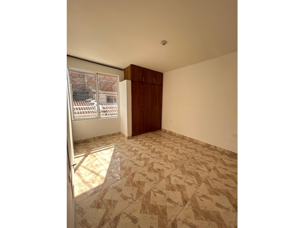 SE ARRIENDA APARTAMENTO SEGUNDO PISO BARRIO CÉSPEDES TULUÁ VALLE — foto 2