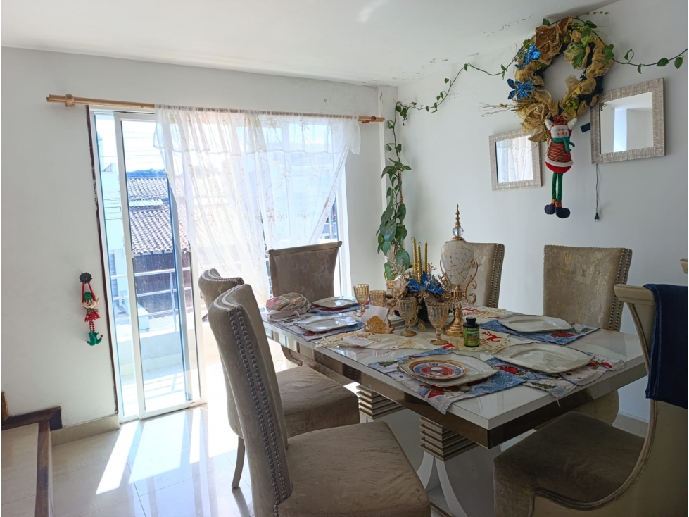 SE VENDE CASA DE 3 PLANTAS BIFAMILIAR EN VILLA CAMPESTRE — foto 2