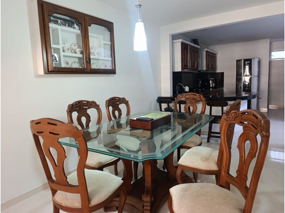 SE VENDE CASA BIFAMILIAR CON TERRAZA CUBIERTA EN EL BARRIO PRINCIPE