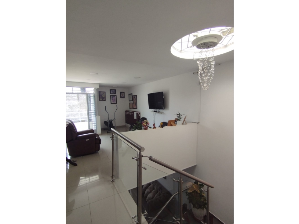 SE VENDE CASA DE DOS PISOS BARRIO ALVERNIA EN TULUÁ. — foto 4
