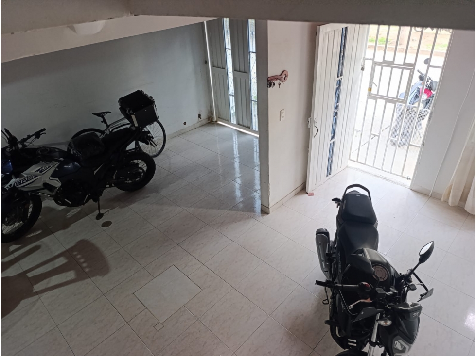 SE VENDE CASA DOS PLANTAS UNIFAMILIAR CON TERRAZA URB. PEÑARANDA — foto 3