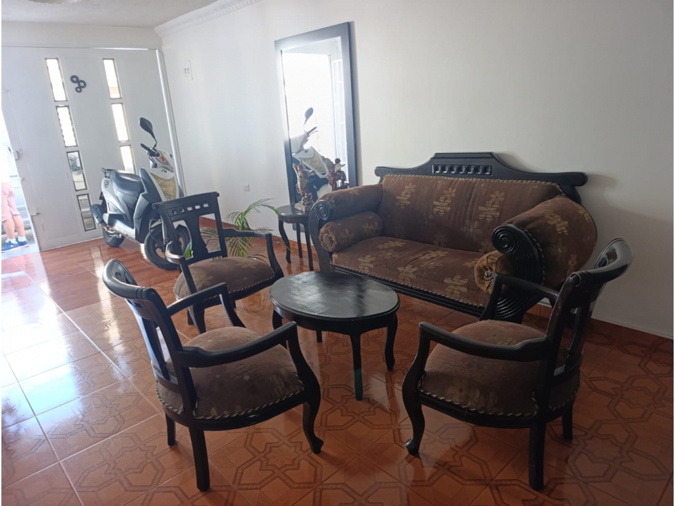 SE VENDE CASA BIFAMILIAR CON TERRAZA CUBIERTA EN EL BARRIO PRINCIPE — foto 4
