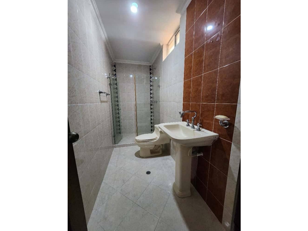 SE VENDE CASA DE 3 PISOS UNIFAMILIAR EN EL BARRIO NUEVO PRINCIPE — foto 4