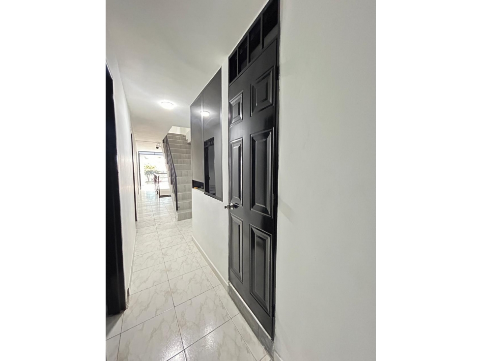 SE VENDE EDIFICIO NUEVO DE 5 PISOS EN EL CENTRO DE TULU - 3