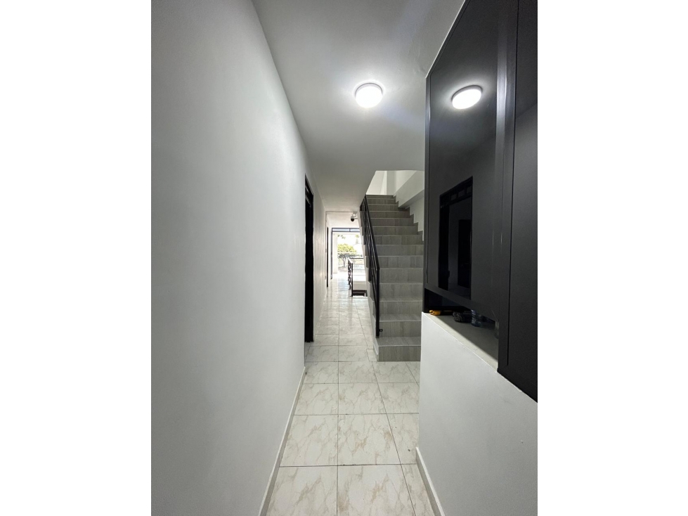 SE VENDE EDIFICIO NUEVO DE 5 PISOS EN EL CENTRO DE TULU - 2