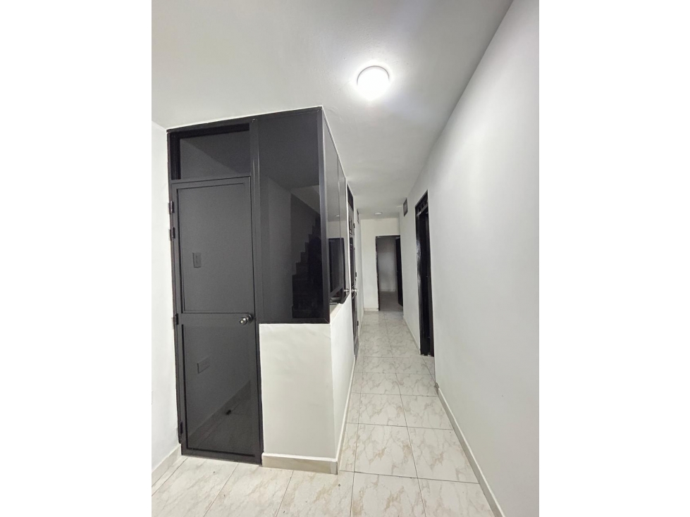 SE VENDE EDIFICIO NUEVO DE 5 PISOS EN EL CENTRO DE TULU - 1