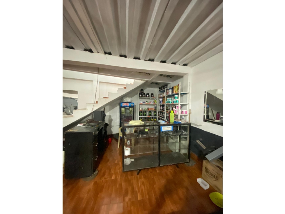 SE VENDE PROPIEDAD COMERCIAL BARRIO LA FLORESTA 1 EN ANDALUCIA — foto 2