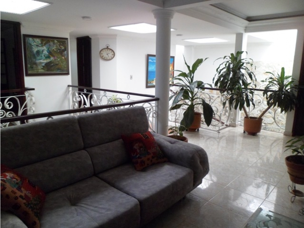 SE VENDE CASA DE DOS PISOS EN EL BARRIO NUEVO ALVERNIA TULUÁ. — foto 2