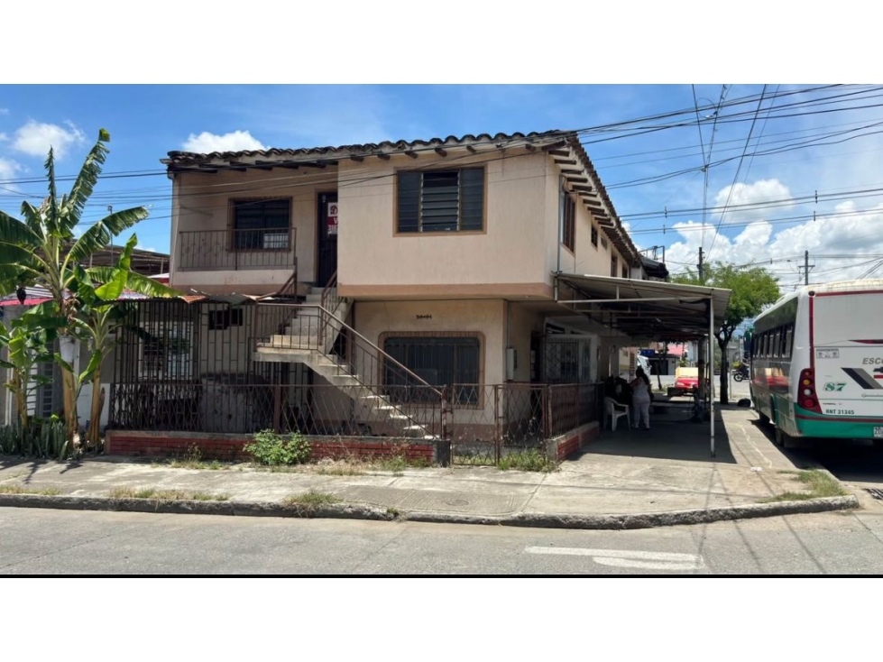 SE VENDE CASA BIFAMILIAR PROPIEDAD HORIZONTAL EN EL PANAMERICANO