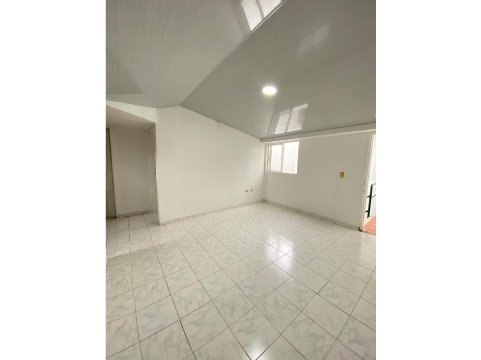 SE ARRIENDA APARTAMENTO EN TERCER PISO BARRIO ENTRE RÍOS TULUÁ. - 2