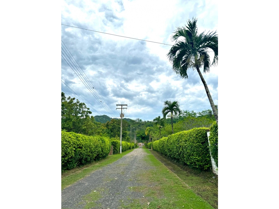 VENDO LOTE TOTALMENTE PLANO EN CONDOMINIO - 4
