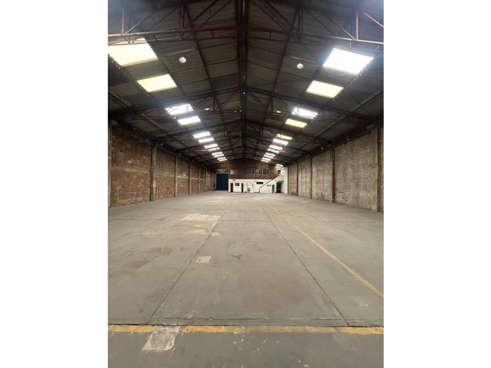 SE VENDE BODEGA FONTIBON 900 m²