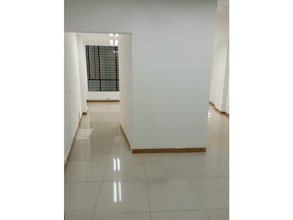 SE ARRIENDA OFICINA POBLADO — foto 2