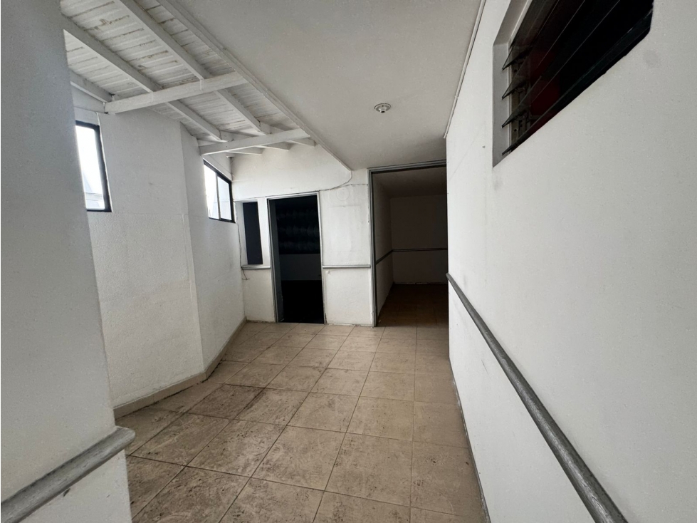 SE ARRIENDA LOCAL COMERCIAL POBLADO — foto 2
