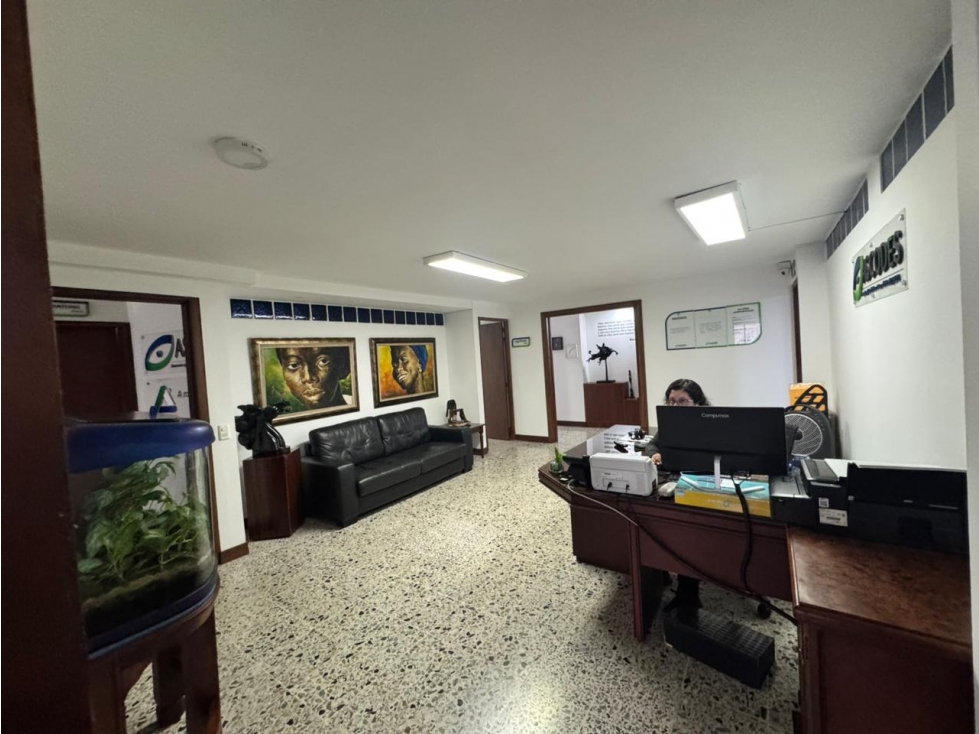 SE VENDE O SE ARRIENDA OFICINA EN MEDELLIN