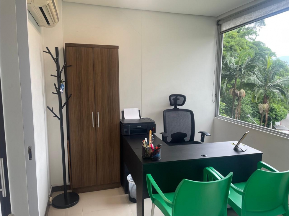 SE ARRIENDA OFICINA EN EL POBLADO