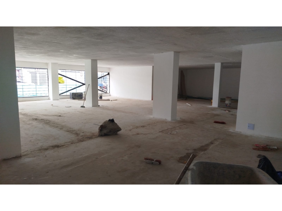 SE ARRIENDA LOCAL 400M2 CHICO