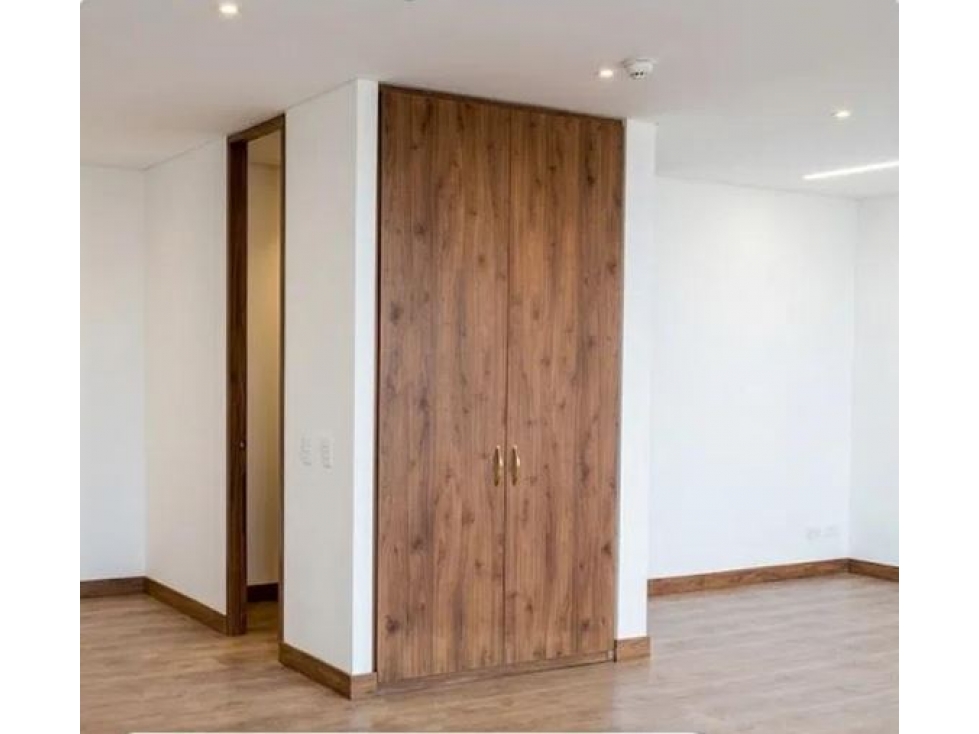 SE VENDE OFICINA EN EL POBLADO - 2
