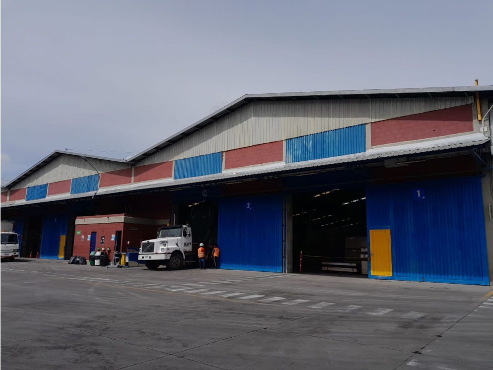 Bodega en Arriendo Madrid 687M² - 3