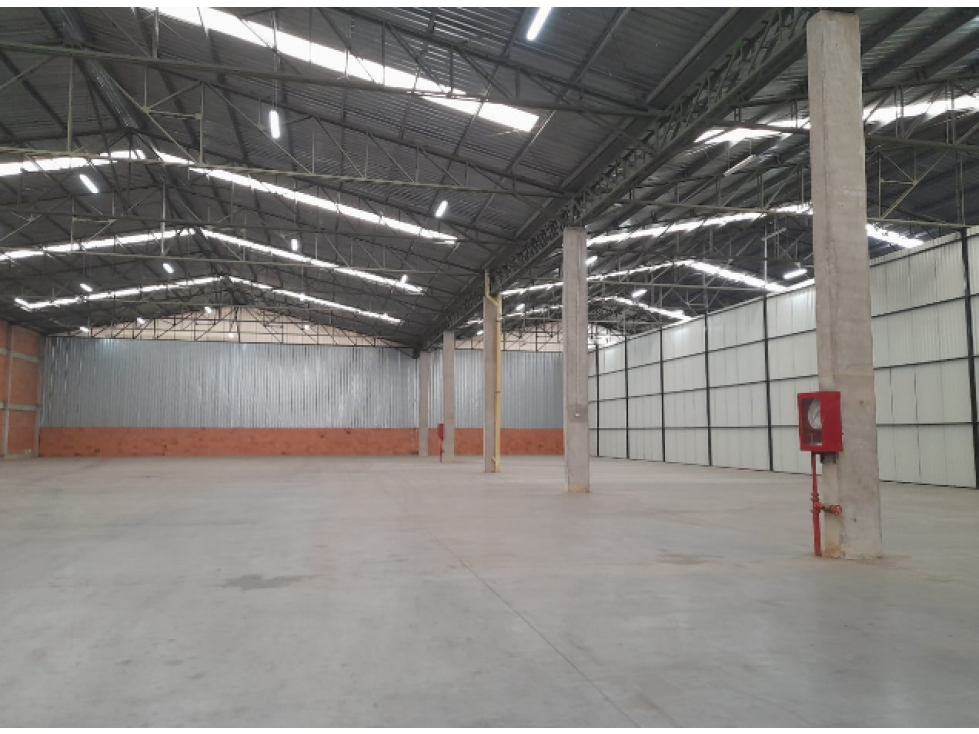BODEGA EN ARRIENDO MADRID 1600 M2 - 3