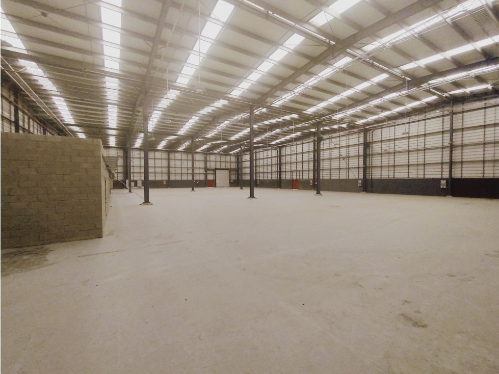 BODEGA EN ARRIENDO O VENTA 7000 M2 - 2