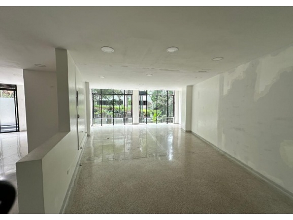 SE ARRIENDA LOCAL COMERCIAL POBLADO — foto 2