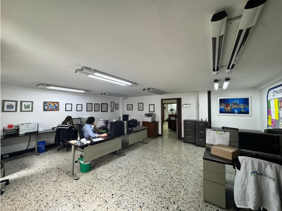 SE VENDE O SE ARRIENDA OFICINA EN MEDELLIN — foto 2