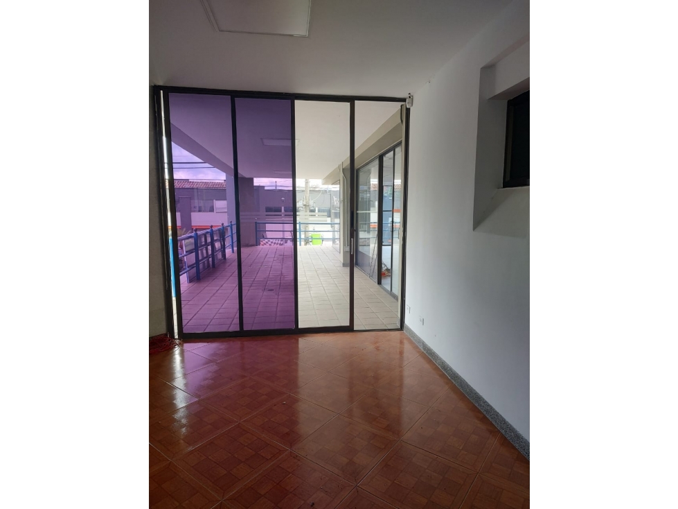 SE ARRIENDA O SE VENDE OFICINA MEDELLIN — foto 2