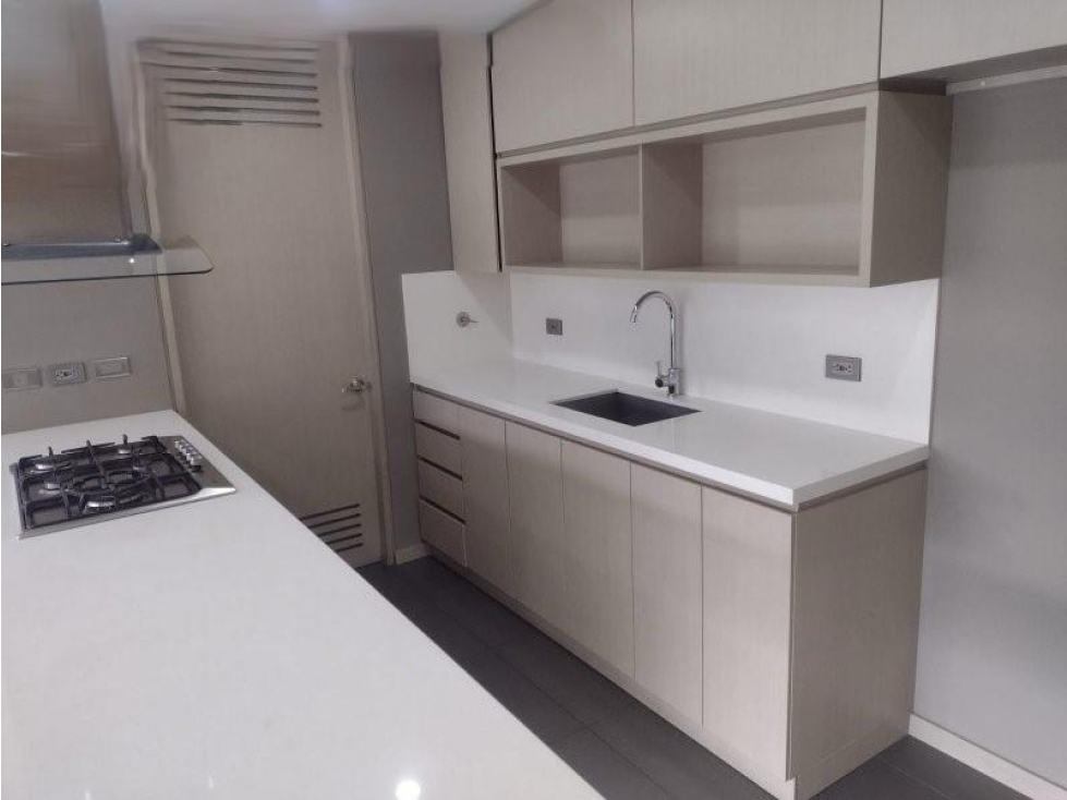 SE ARRIENDA APARTAMENTO EN EL POBLADO