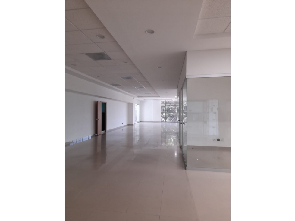 SE VENDE OFICINA POBLADO - 2