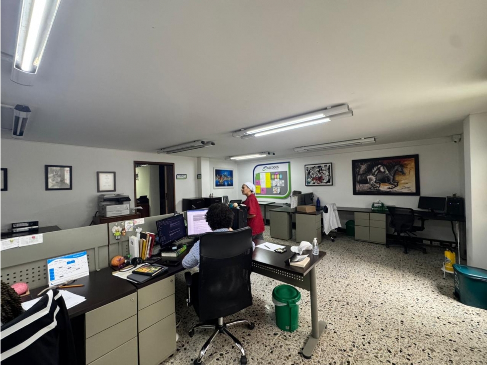 SE VENDE O SE ARRIENDA OFICINA EN MEDELLIN — foto 4