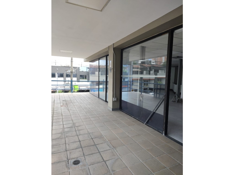 SE ARRIENDA O SE VENDE OFICINA MEDELLIN