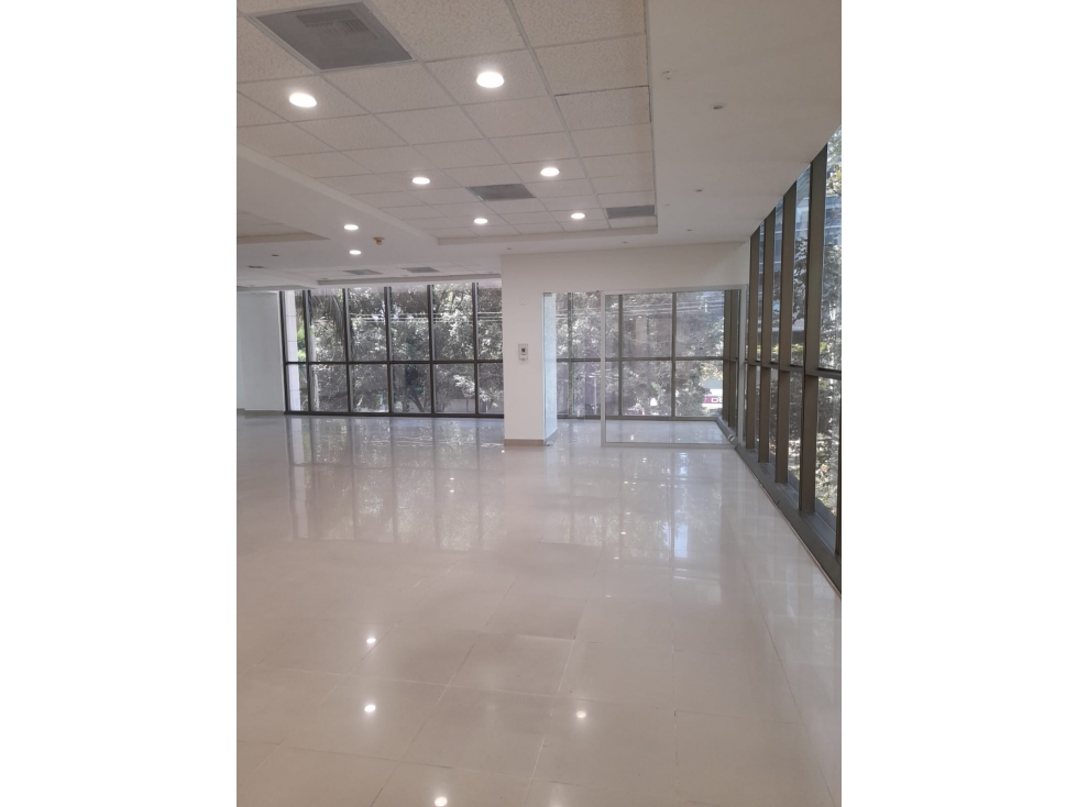 SE VENDE OFICINA POBLADO - 1