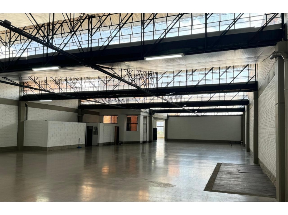 SE ARRIENDA LOCAL COMERCIAL MEDELLIN