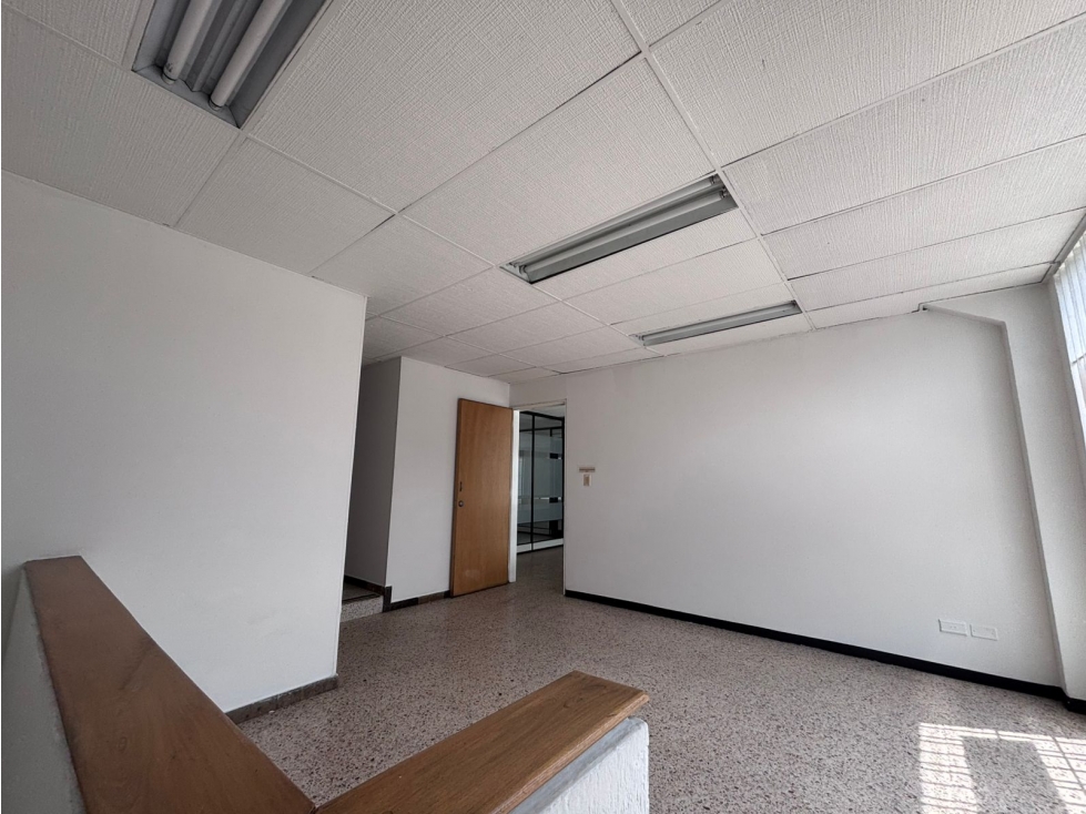 SE ARRIENDA LOCAL CON OFICINAS EN ENGATIVA — foto 5
