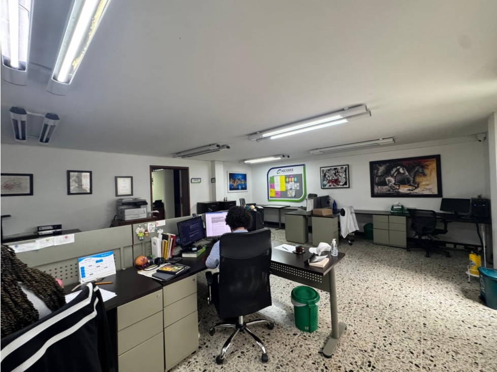 SE VENDE O SE ARRIENDA OFICINA EN MEDELLIN — foto 5