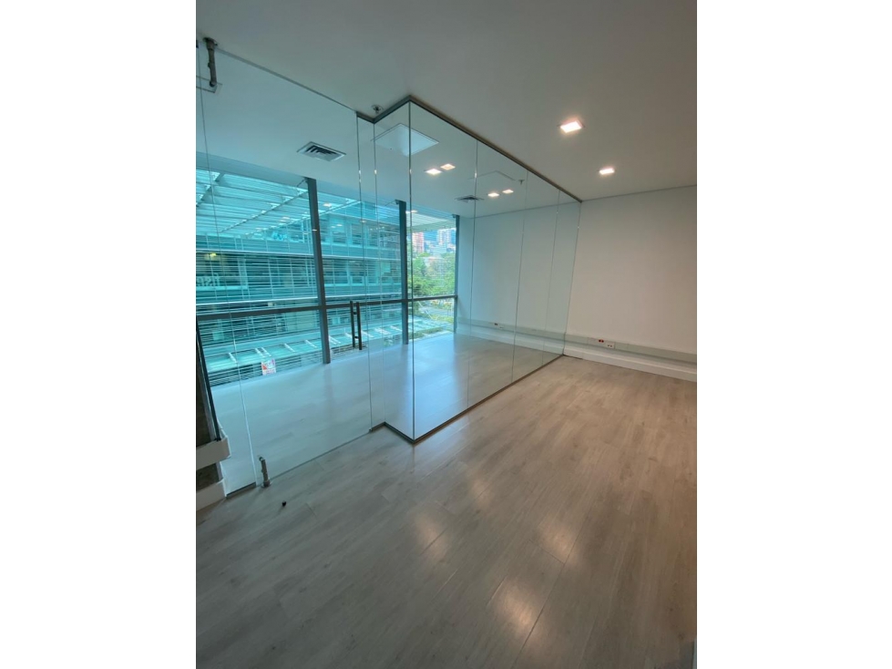 SE VENDE OFICINA EN EL POBLADO