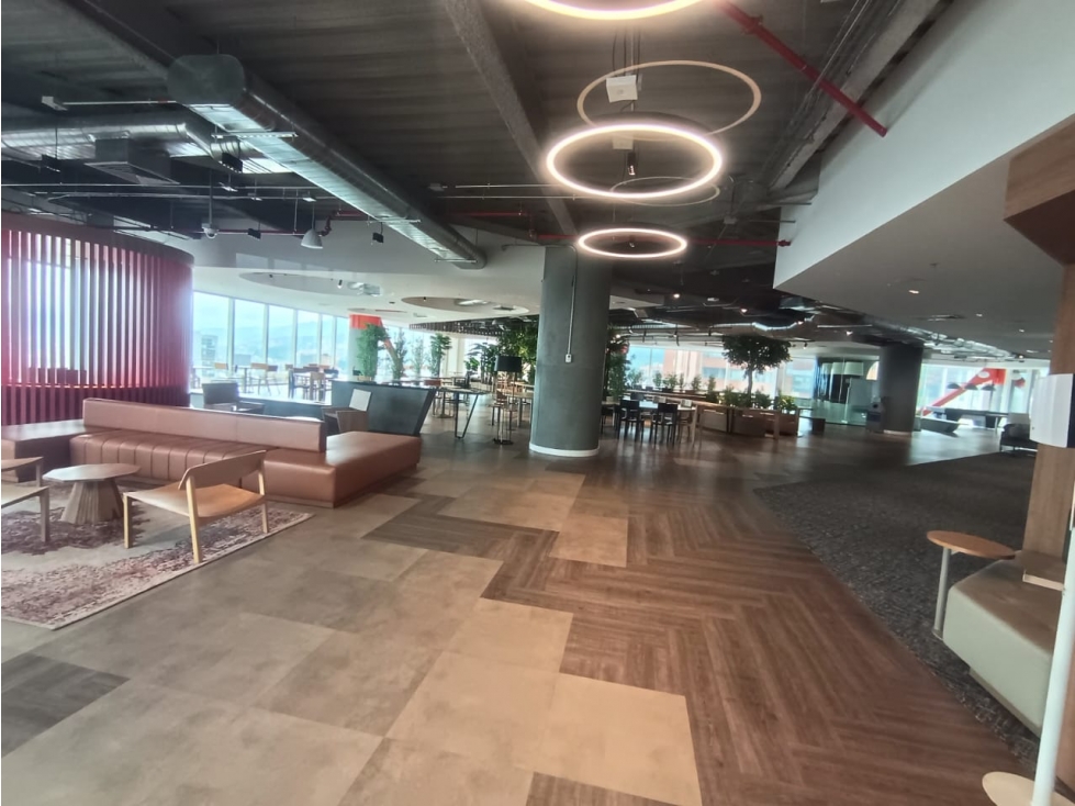 SE ARRIENDAN OFICINAS DESDE 700 m² hasta 2000 m² CENTRO INTERNACIONAL