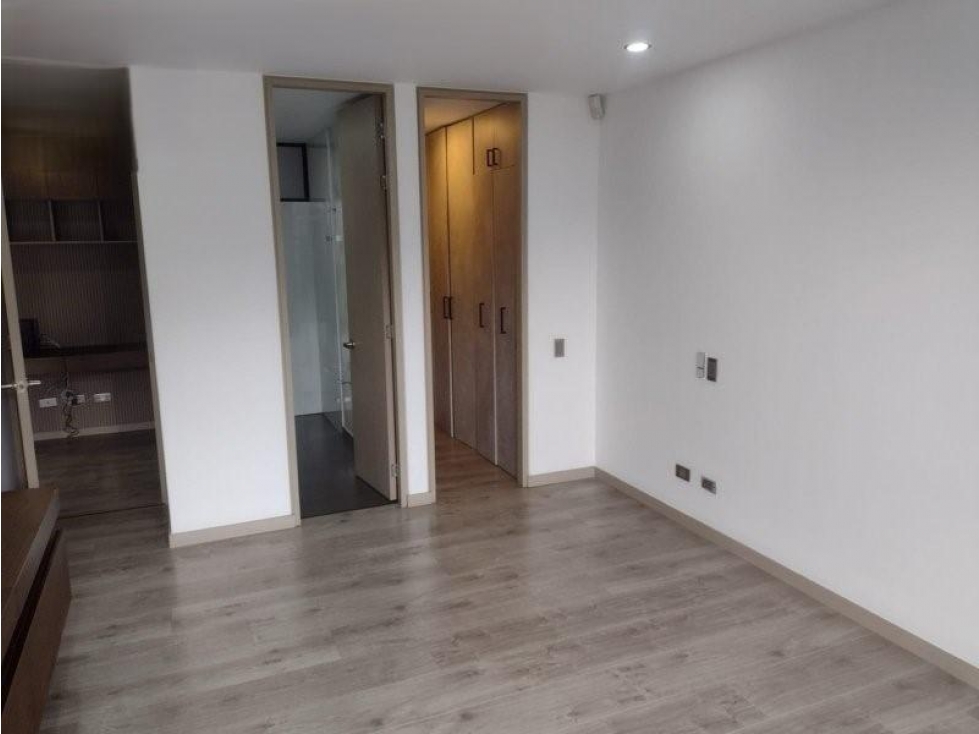 SE ARRIENDA APARTAMENTO EN EL POBLADO — foto 3