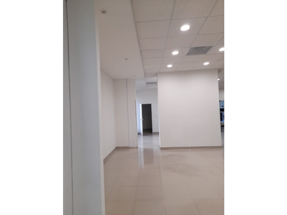 SE ARRIENDA O VENTA OFICINA EN EL POBLADO - 3