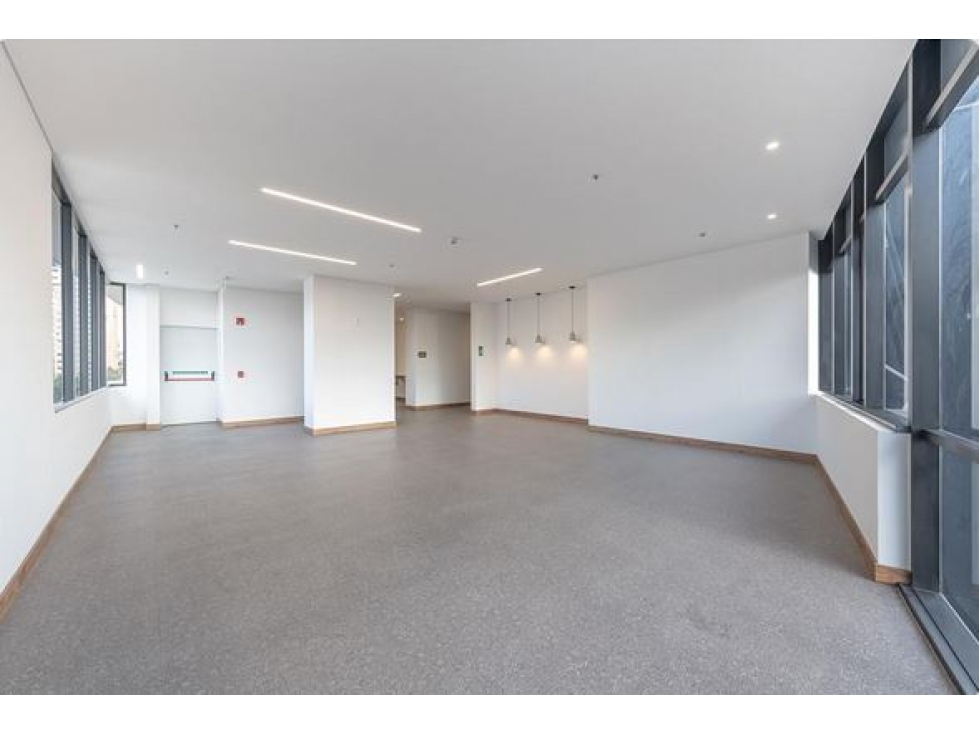 SE VENDE OFICINA EN EL POBLADO - 6