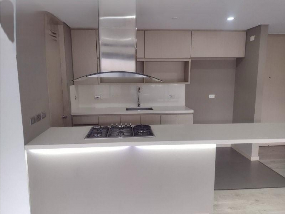 SE ARRIENDA APARTAMENTO EN EL POBLADO — foto 2
